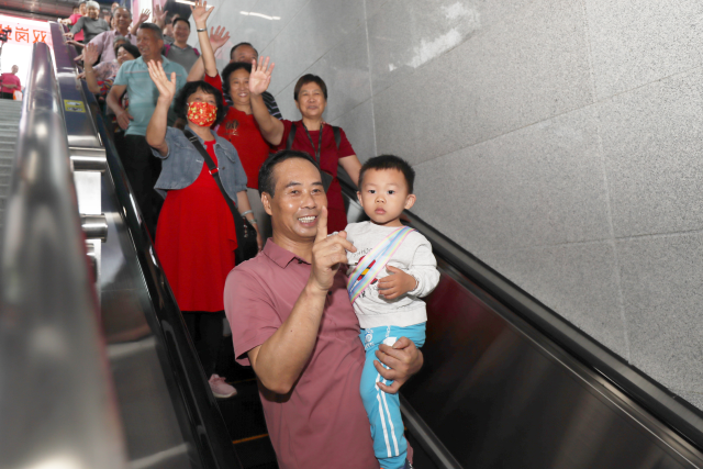 人大代表“追”了四年,這個地鐵口正式開通! 人大代表“追”了四年,這個地鐵口正式開通!