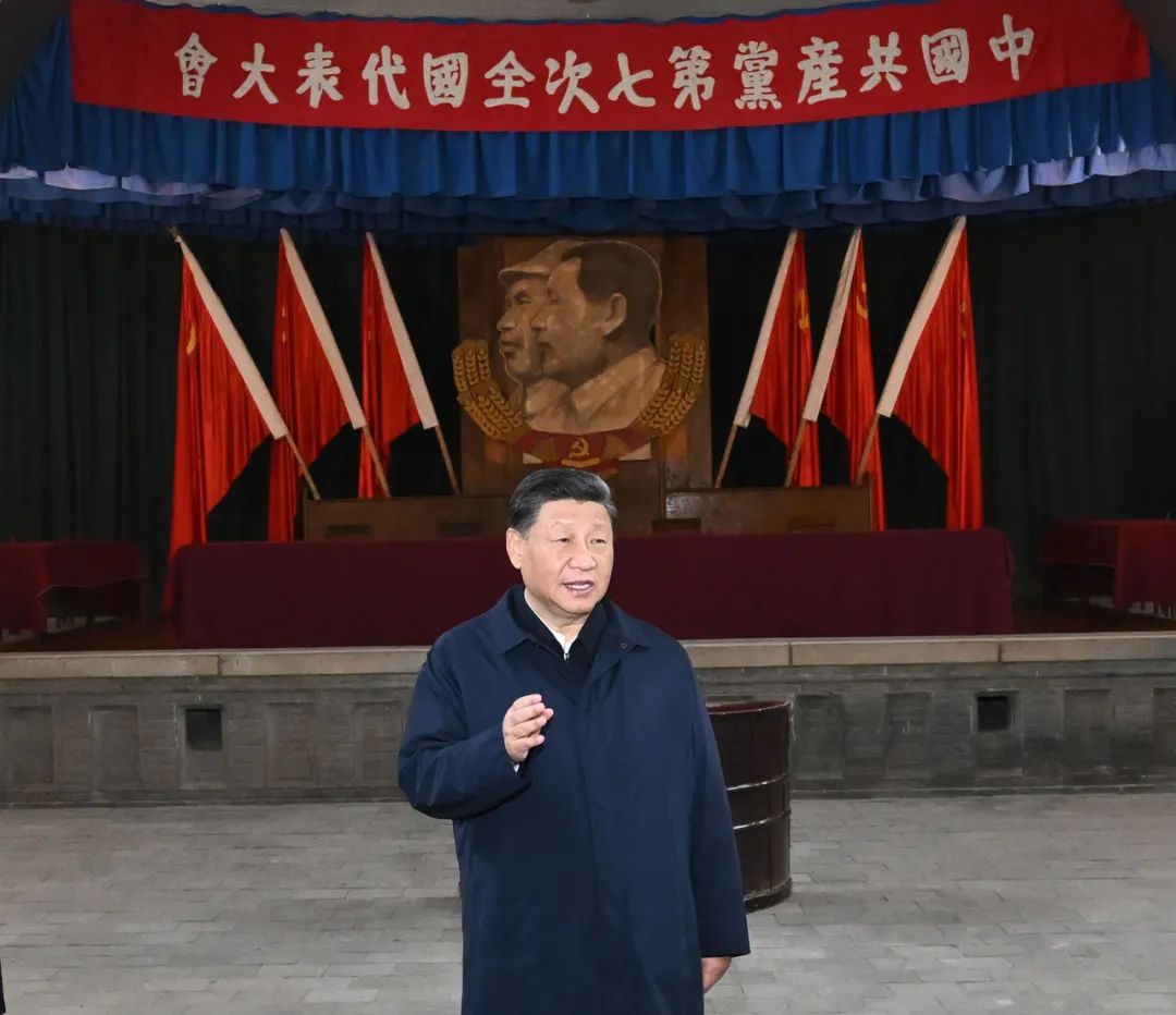 習近平帶領中共中央政治局常委赴陝西延安瞻仰延安革命紀念地