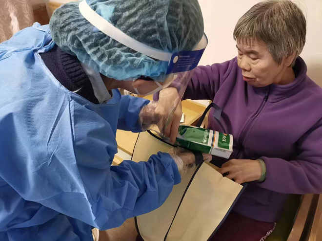 黃埔免費派送10萬份防疫暖心包