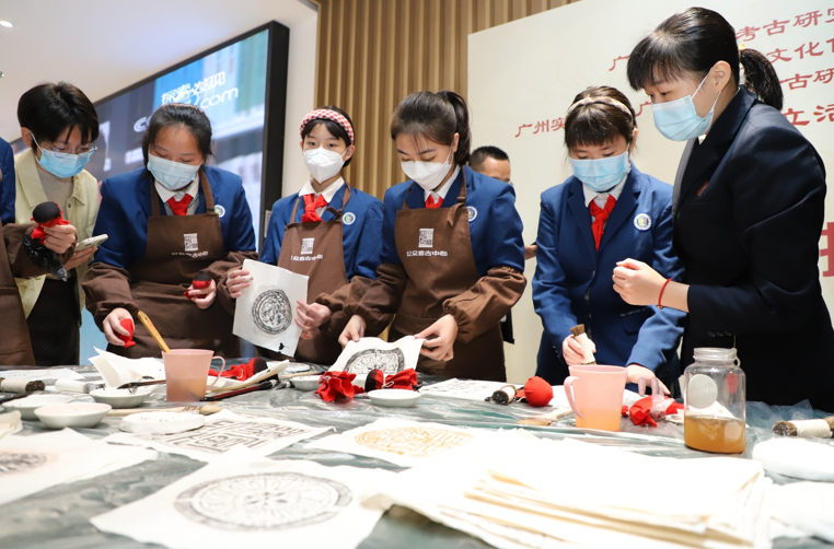 考古鑒寶修文物走進中學校園