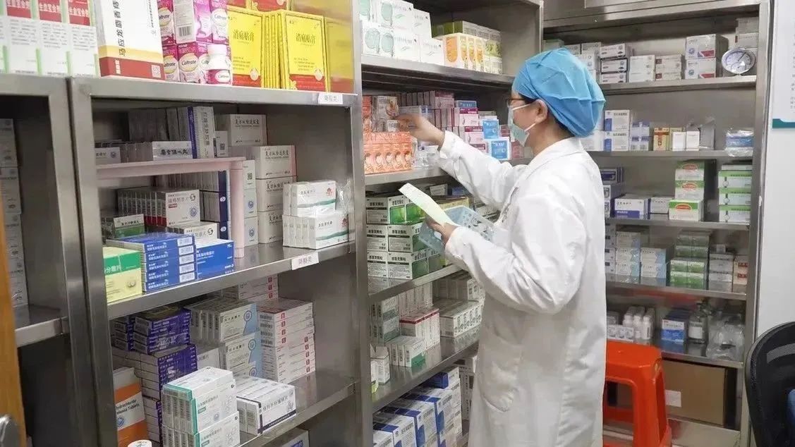 “家門口”就診、老舊小區裝電梯……TA們助推這些實事落地！