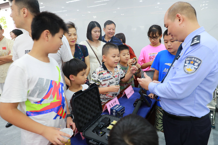 黃埔邊檢站舉辦“魅力警營 和諧共建”警營開放日活動